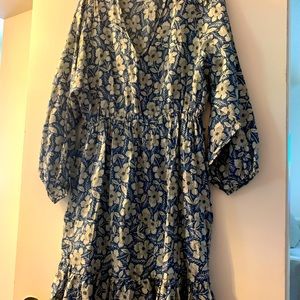 Outer<Nown dress size M